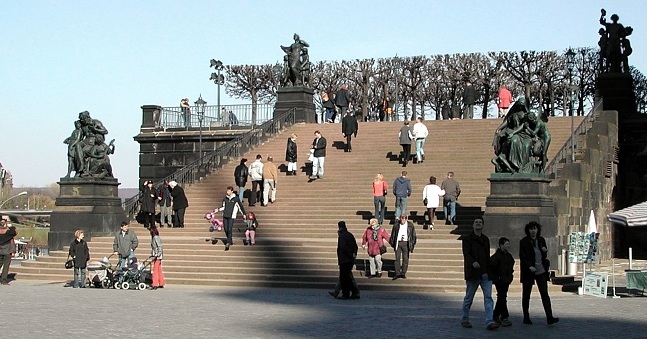 Freitreppe vom Schlossplatz zur Br&uuml;hlschen Terrasse