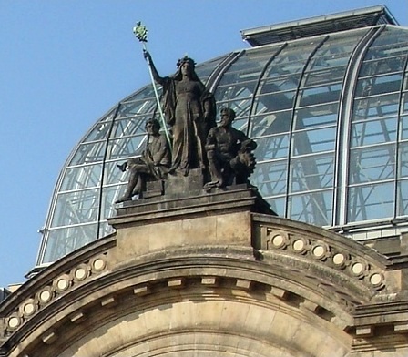 Detail an der Ostfassade des Dresdner Hauptbahnhofes