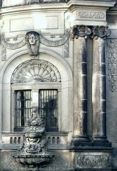 Fassade des Eck-Pavillons der Kunstgewerbeakademie