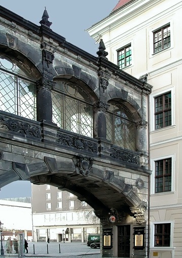 Brücke zwischen Residenzschloss und Taschenbergpalais