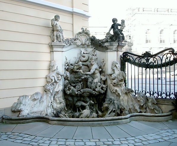 Westlicher Eckbrunnen im Ehrenhof des Taschenbergpalais