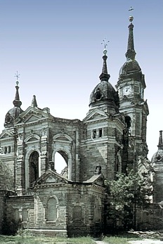 Turm und Ruine der Trinitatiskirche am Trinitatisplatz