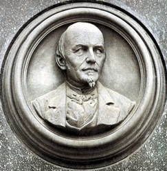 Portraitplakette am Ferdinand-Adolph-Lange-Denkmal in Glashütte